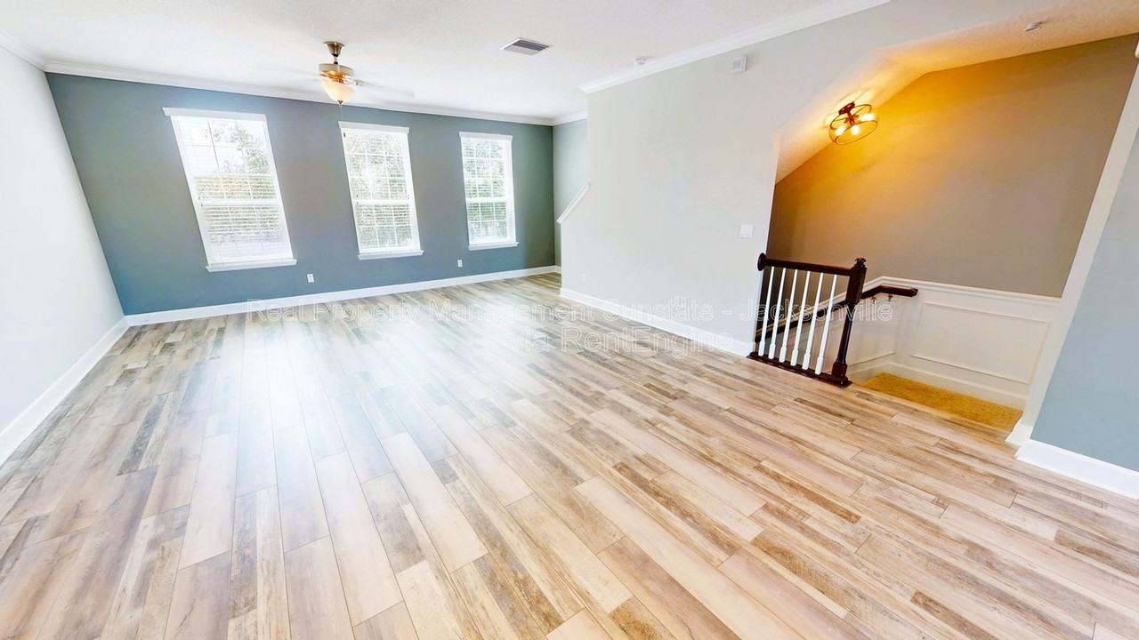 4298 Ellipse Dr - Photo 5 of 28