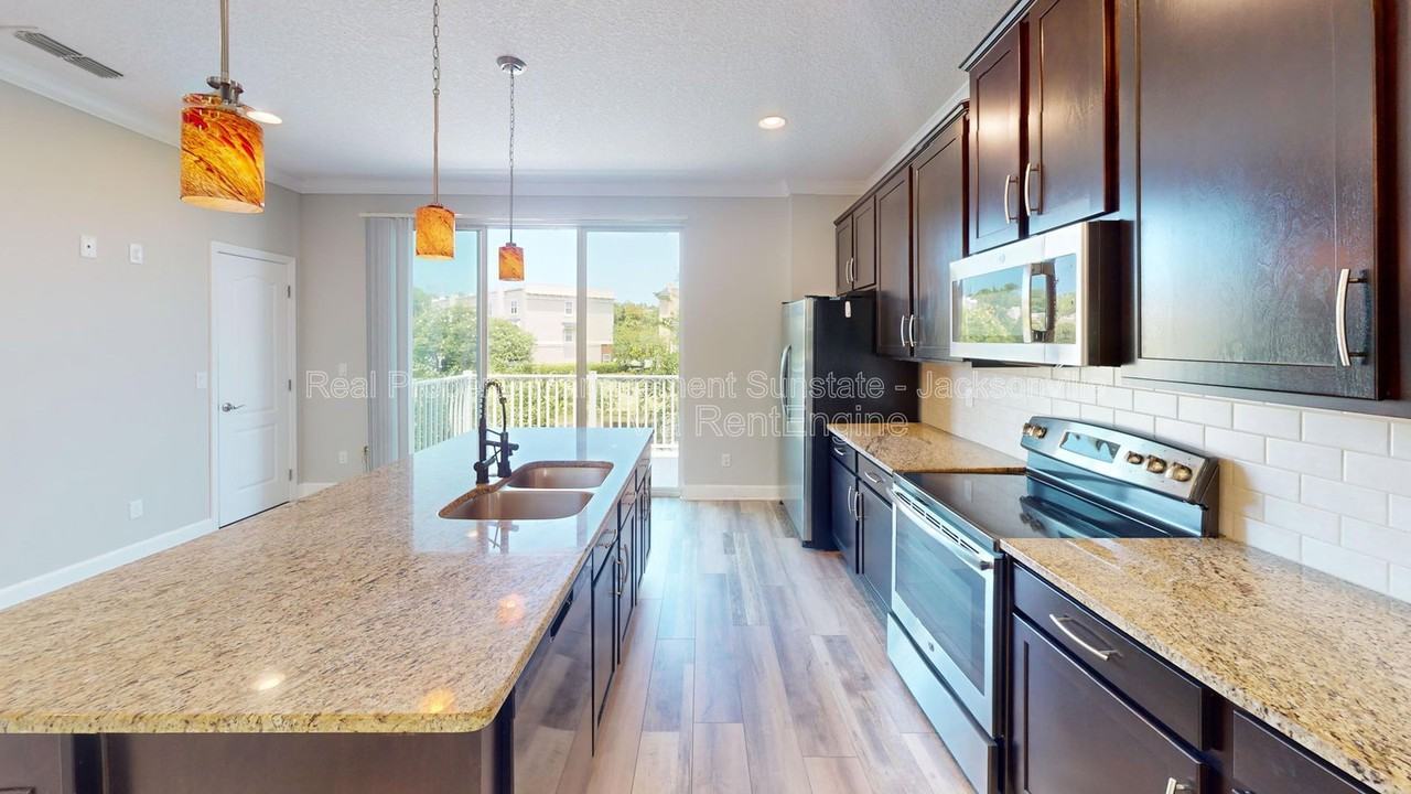 4298 Ellipse Dr - Photo 7 of 28