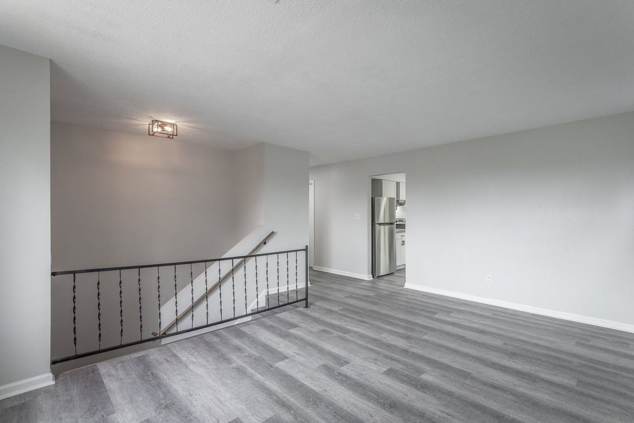 833 Sylvan Dr - Photo 3 of 33