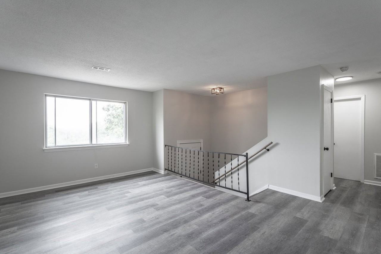 833 Sylvan Dr - Photo 5 of 33