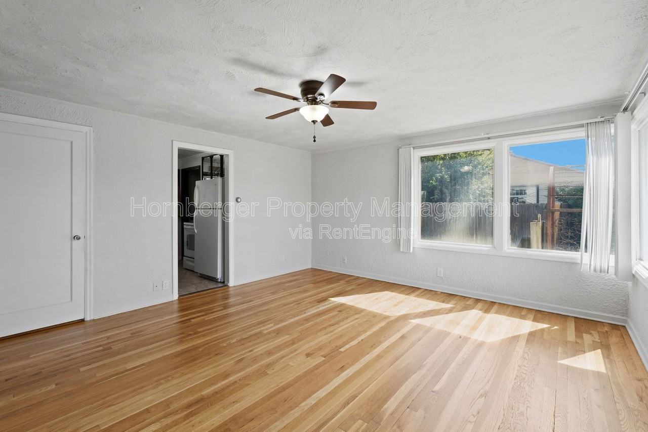 112 W Amherst Ct - Photo 3 of 29