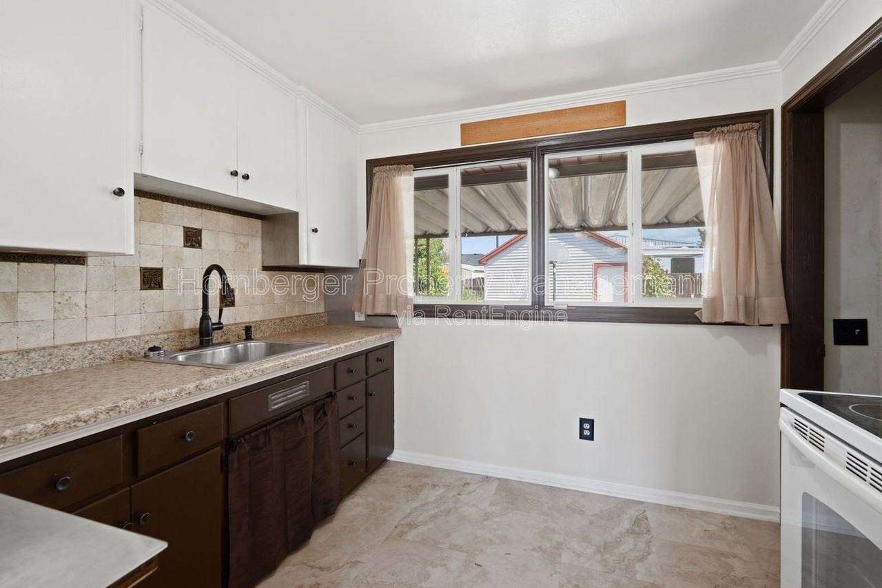112 W Amherst Ct - Photo 4 of 29