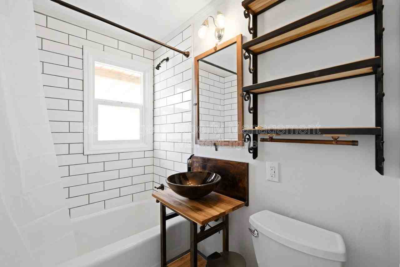 112 W Amherst Ct - Photo 7 of 29