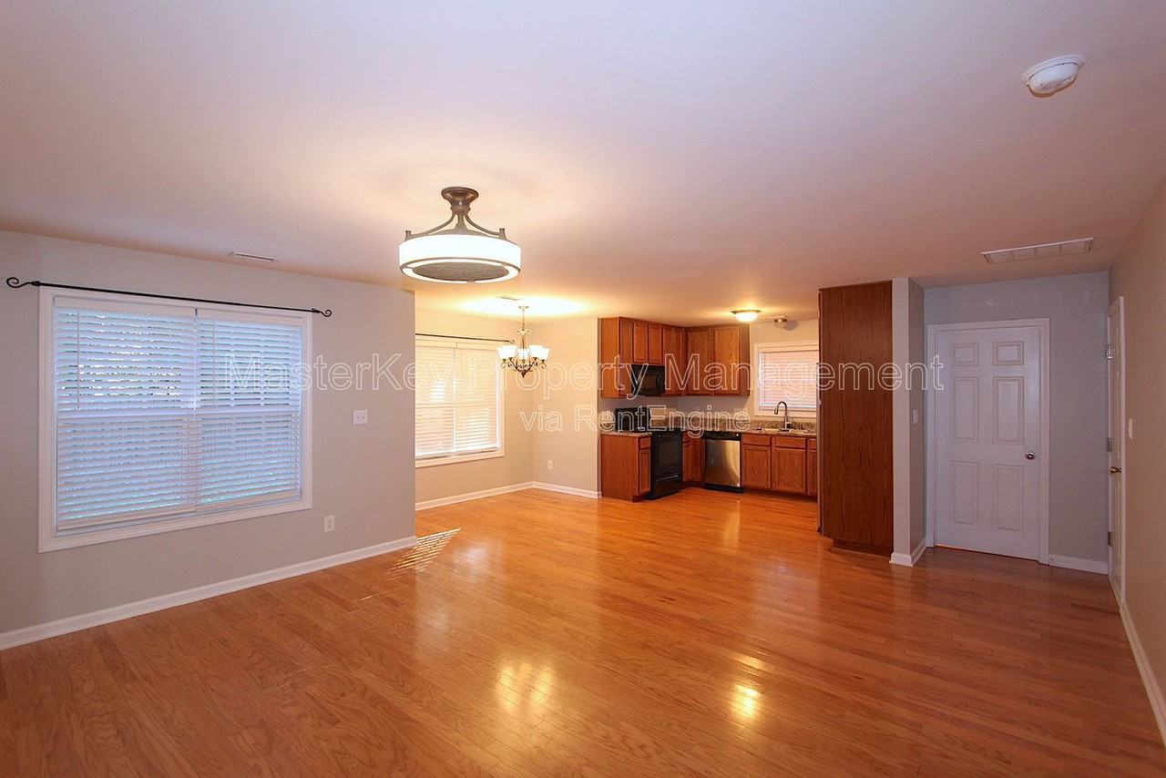 3215 Polite Ln - Photo 4 of 24