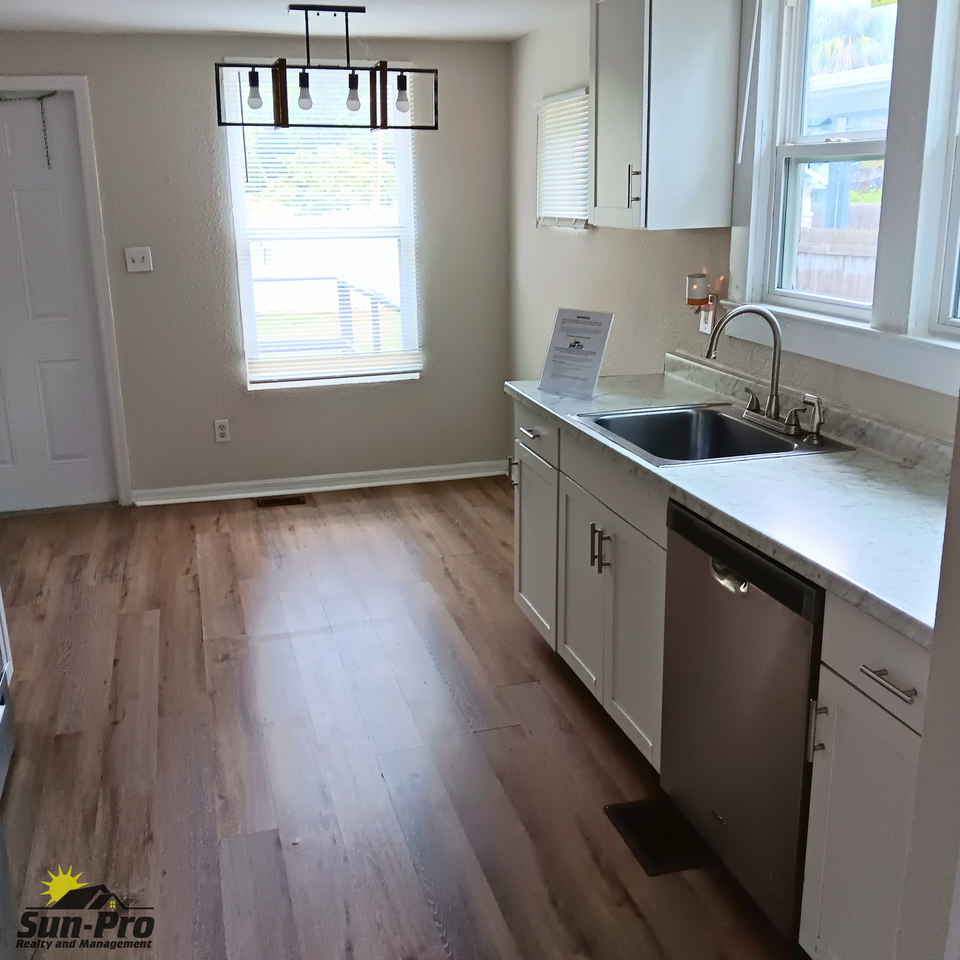 212 Mullally St - Photo 6 of 23