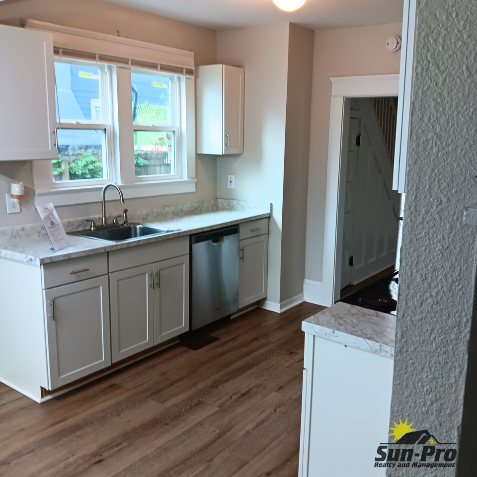 212 Mullally St - Photo 7 of 23
