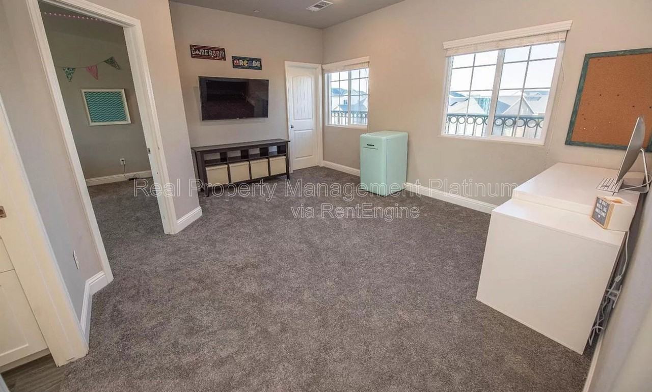 6191 E Fedora Ave - Photo 5 of 16