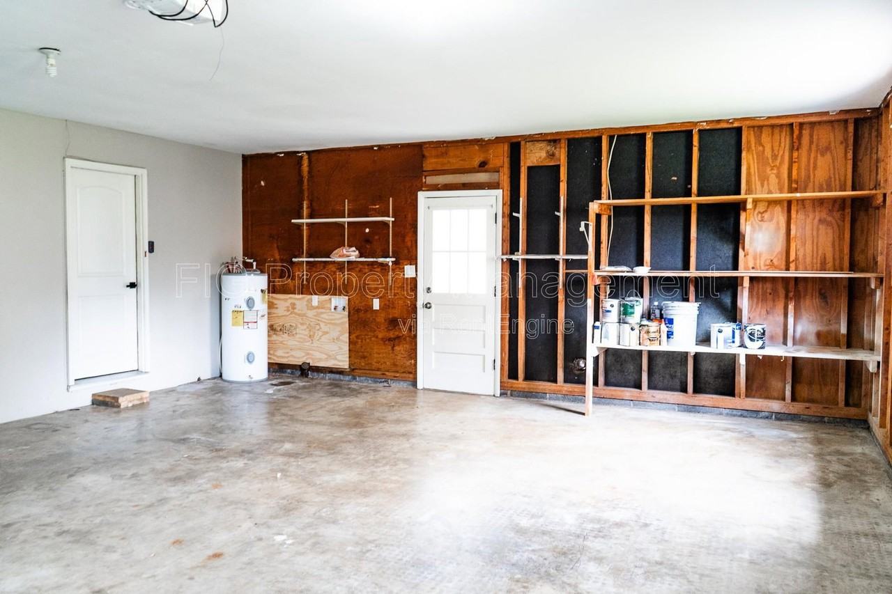 4200 Crestfield Rd - Photo 7 of 31