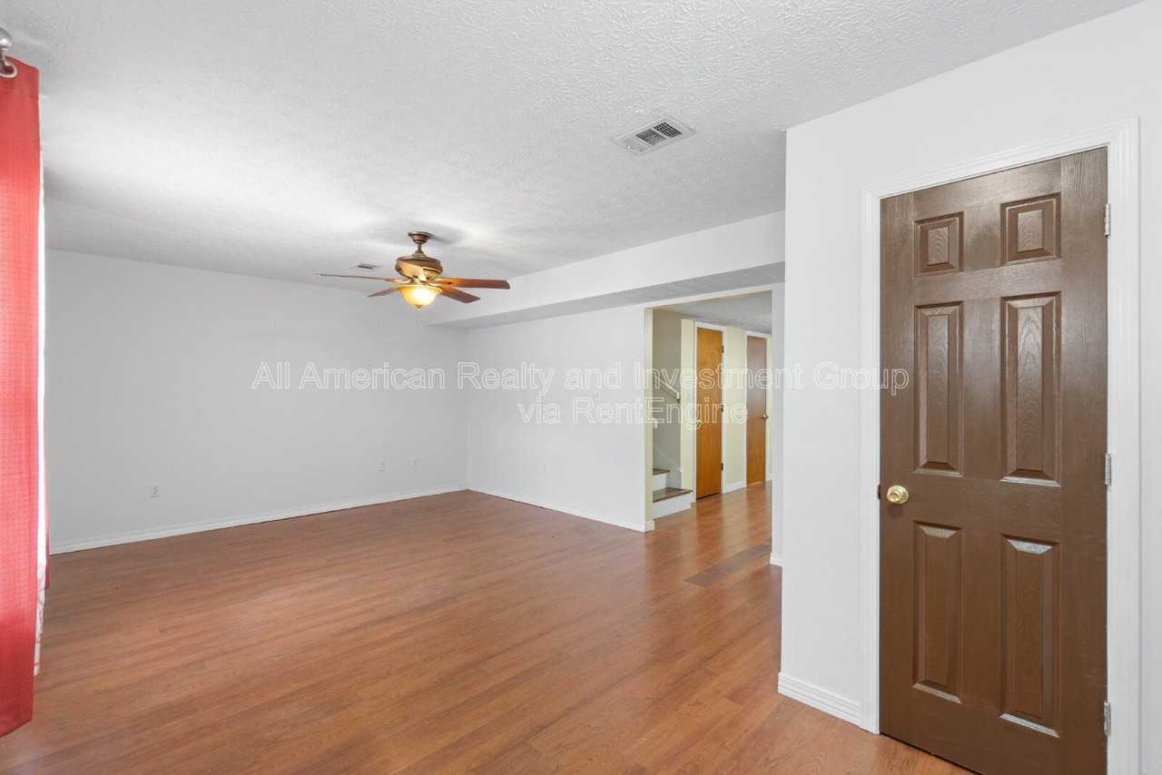 1815 Pointed Leaf Ln - Photo 4 of 31