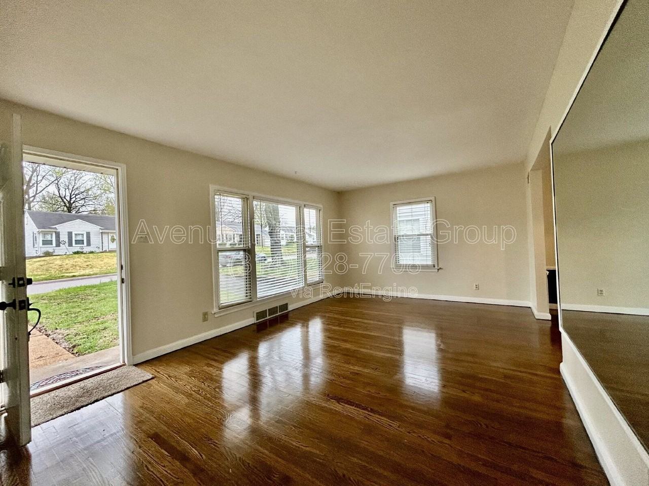 7105 Circleview Dr - Photo 2 of 19