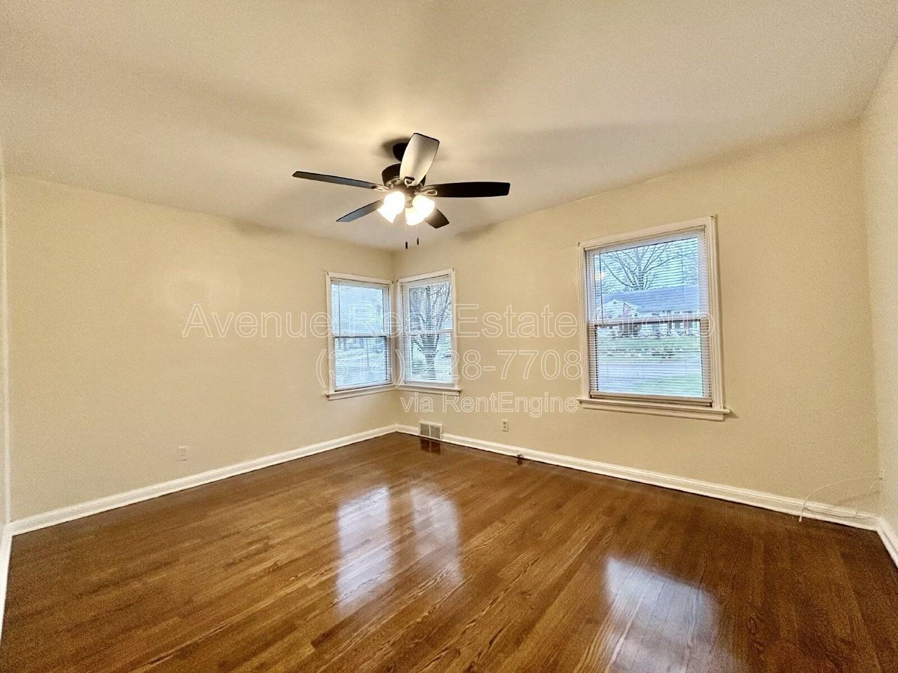 7105 Circleview Dr - Photo 4 of 19