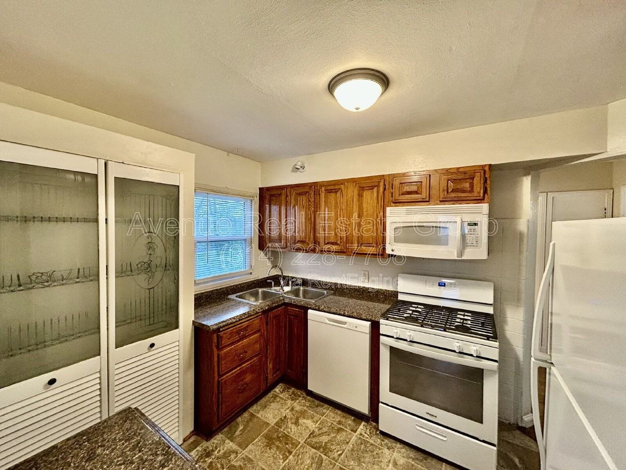 7105 Circleview Dr - Photo 7 of 19