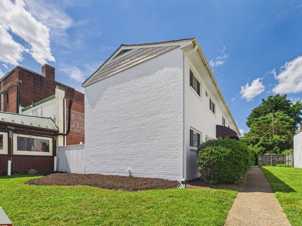 4032 Macarthur Ave #D - Photo 2 of 12