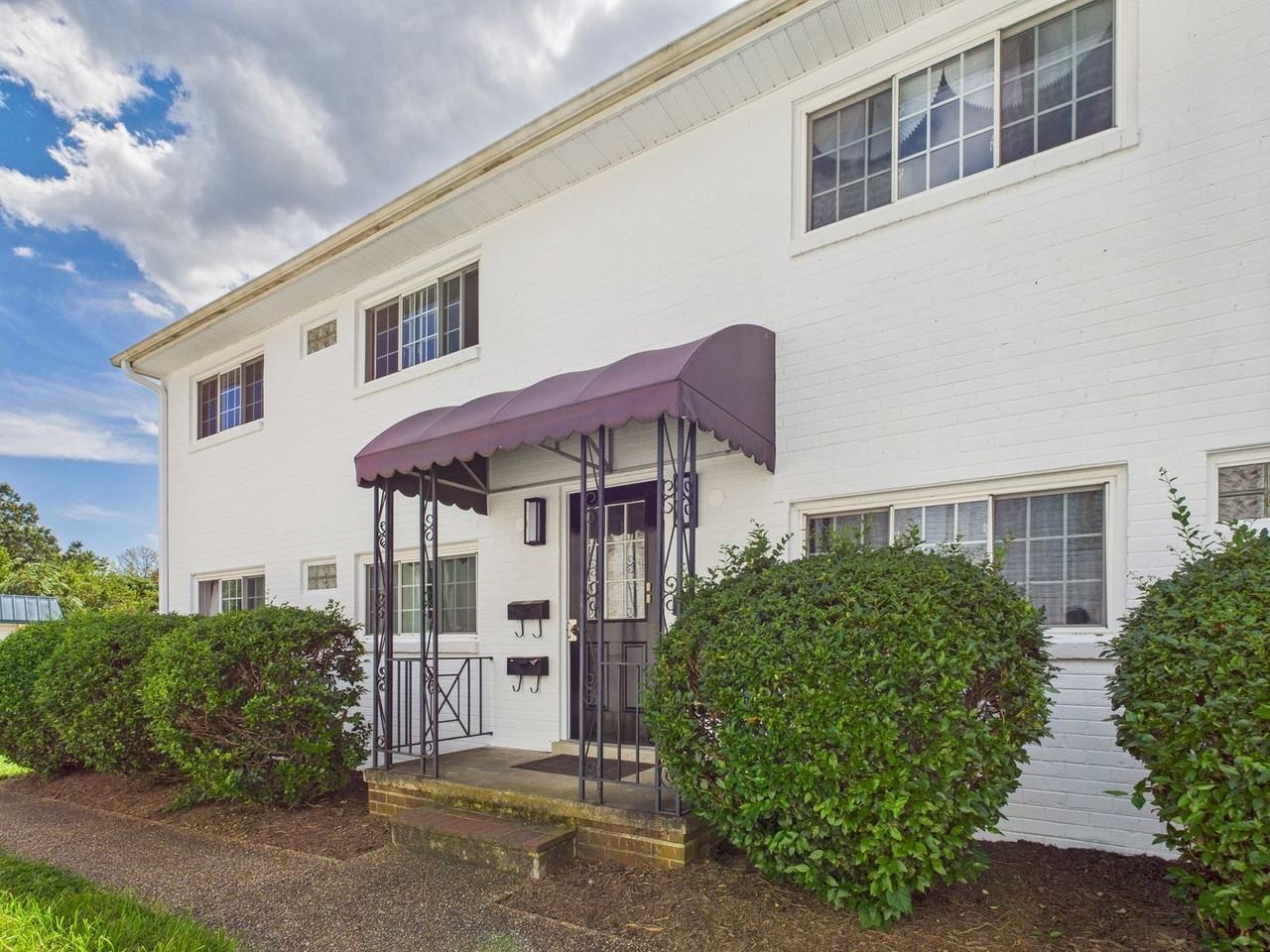 4032 Macarthur Ave #D - Photo 3 of 12