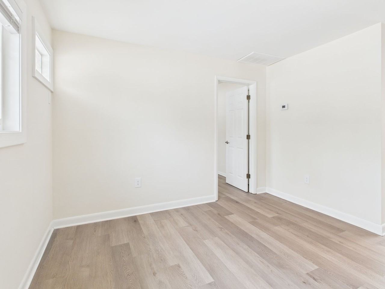 4032 Macarthur Ave #D - Photo 4 of 12