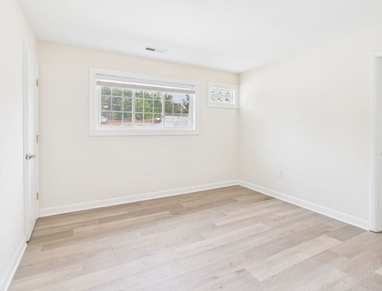 4032 Macarthur Ave #D - Photo 5 of 12