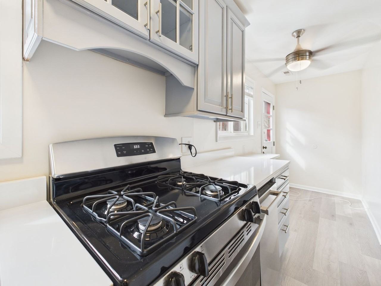 4032 Macarthur Ave #D - Photo 7 of 12