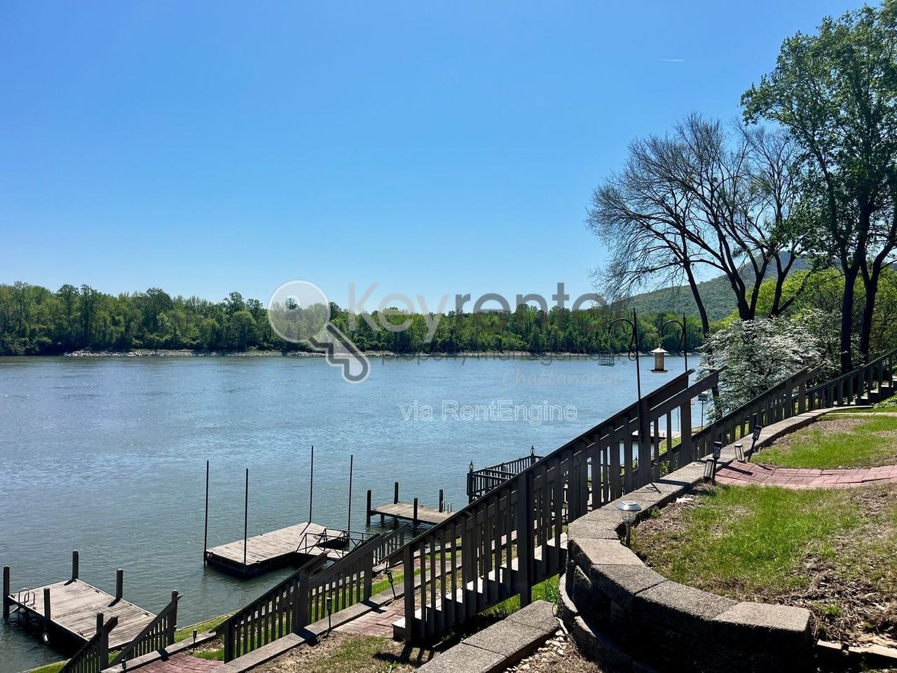 3166 Waterfront Dr