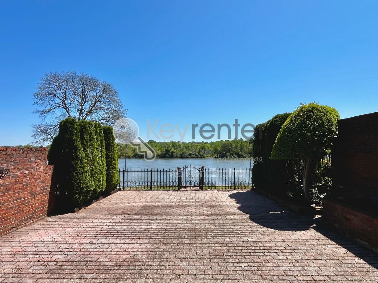 3166 Waterfront Dr - Photo 2 of 27