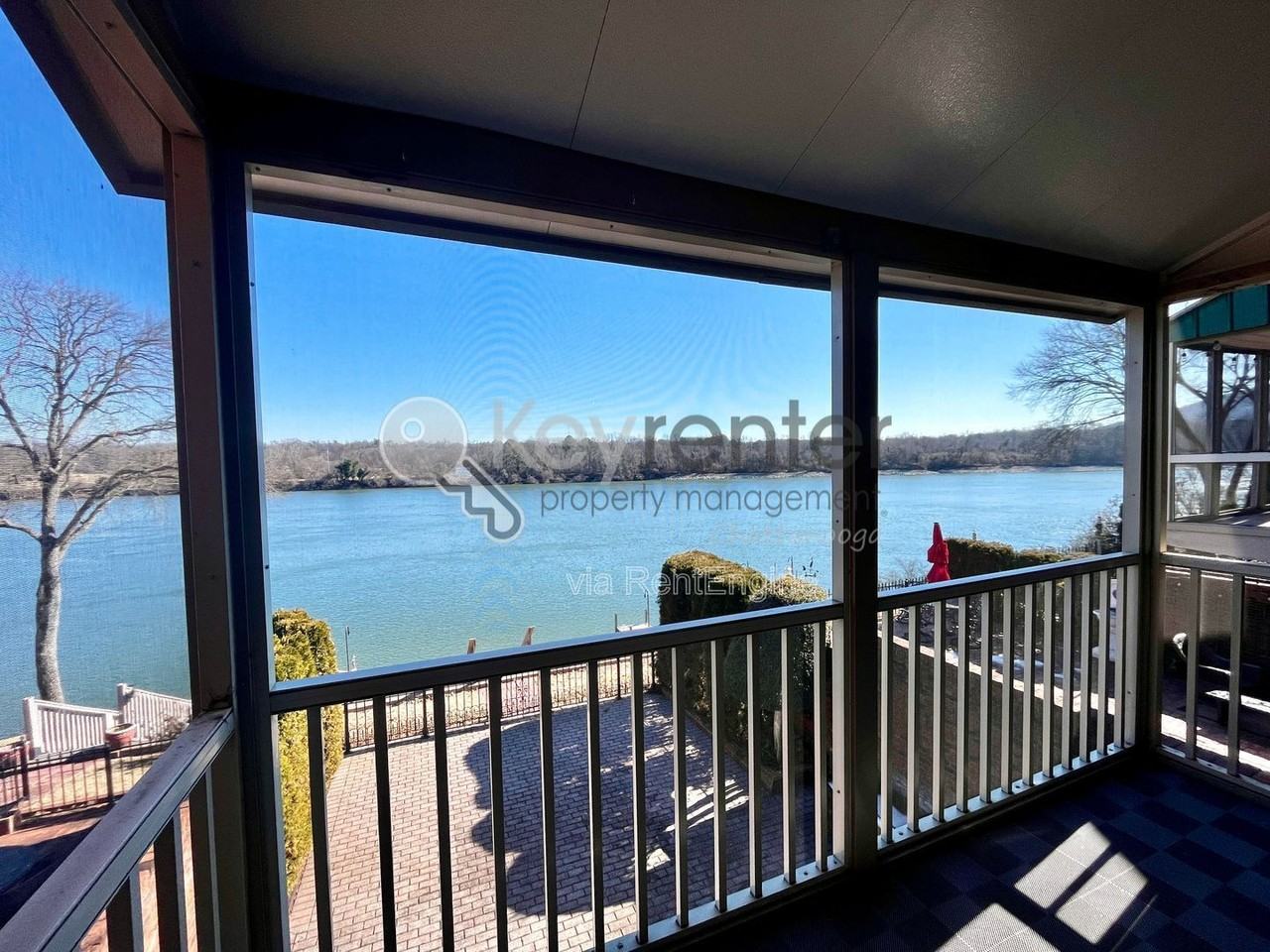 3166 Waterfront Dr - Photo 4 of 27