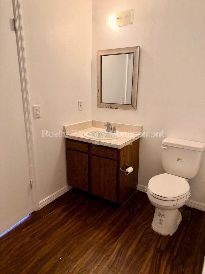 1809 Bronson Dr #D - Photo 2 of 8