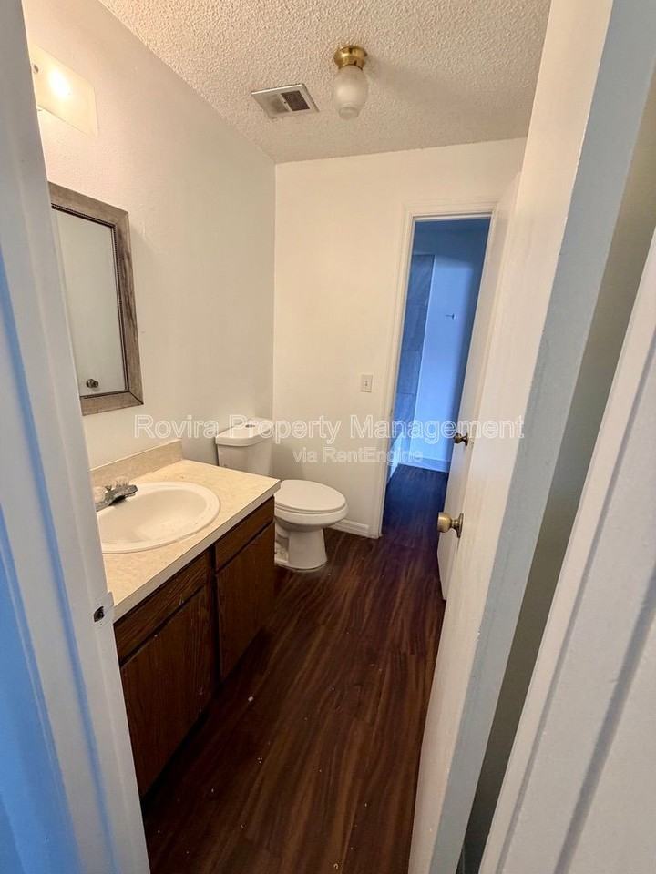 1809 Bronson Dr #D - Photo 6 of 8