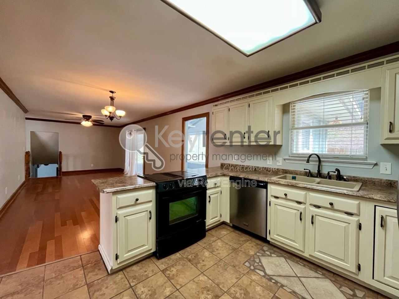 4704 Privateer Rd - Photo 3 of 28