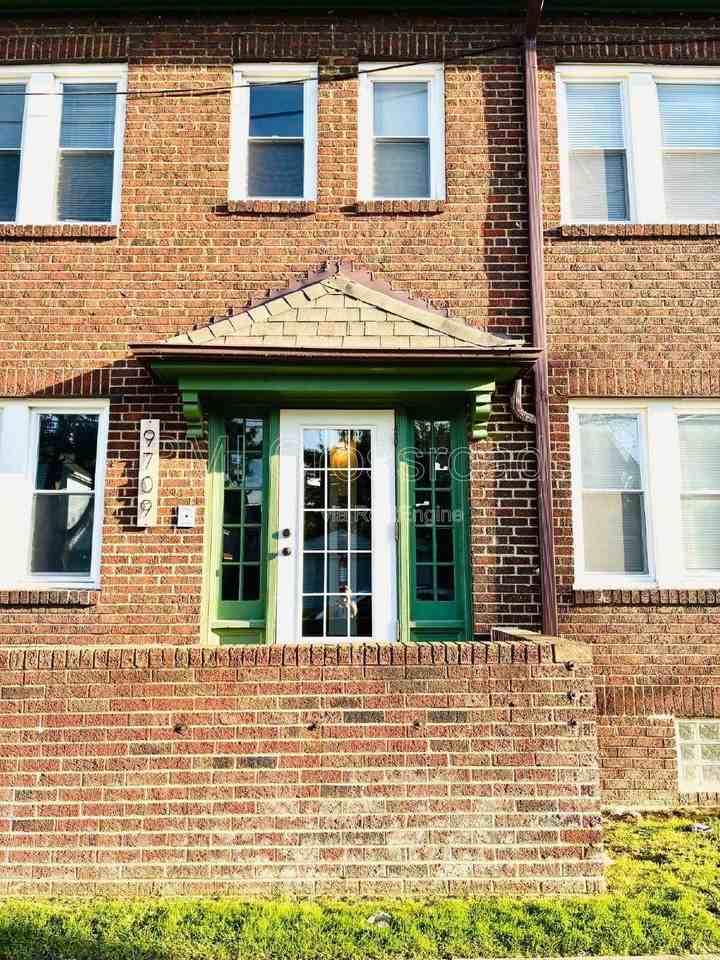 9709 Loretta Ave #8