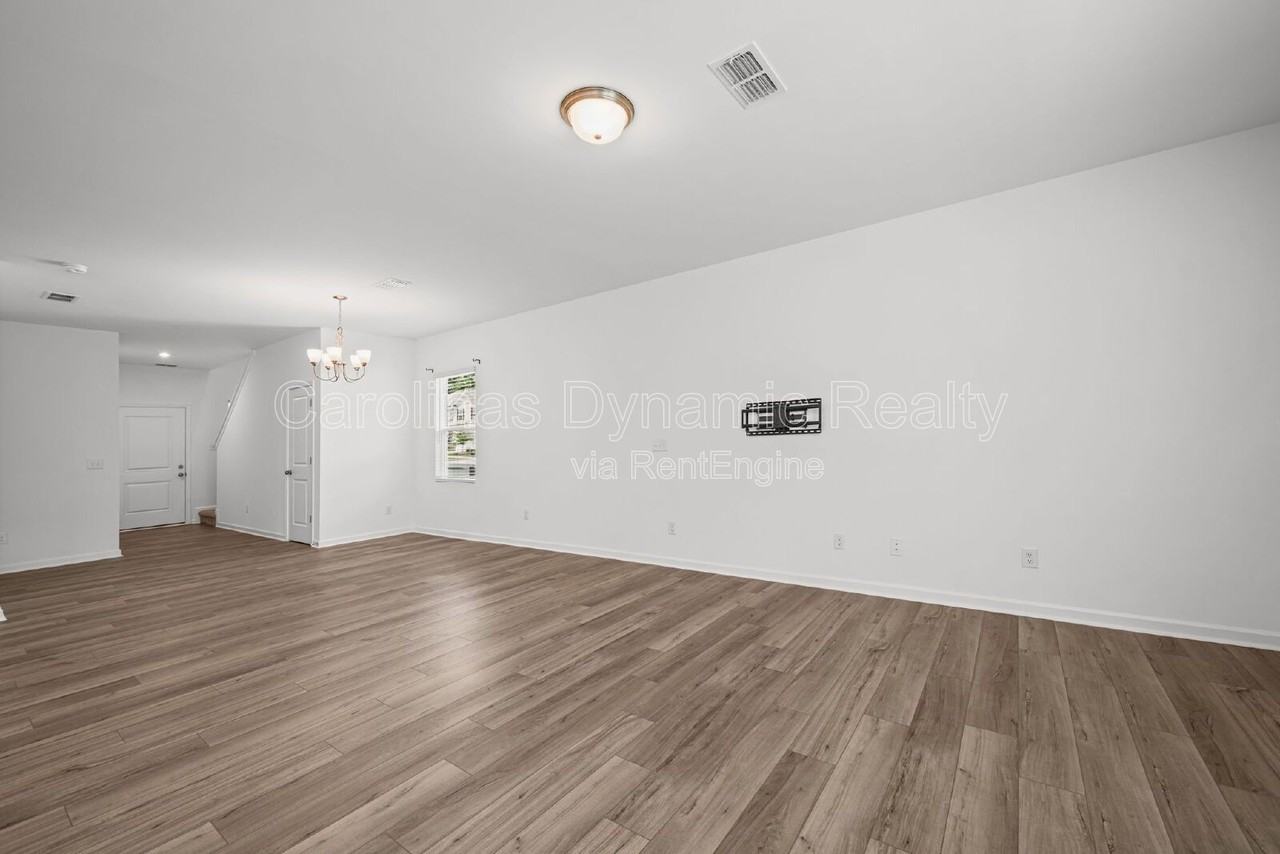 7005 Bermuda Woods Rd - Photo 7 of 39