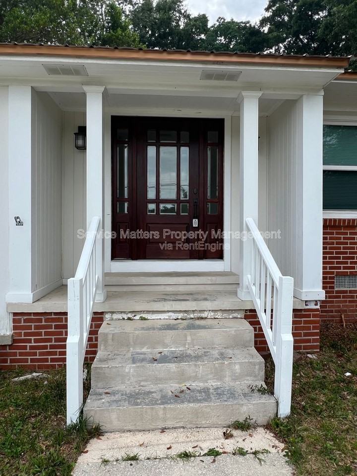 3543 Bayou Blvd - Photo 2 of 41