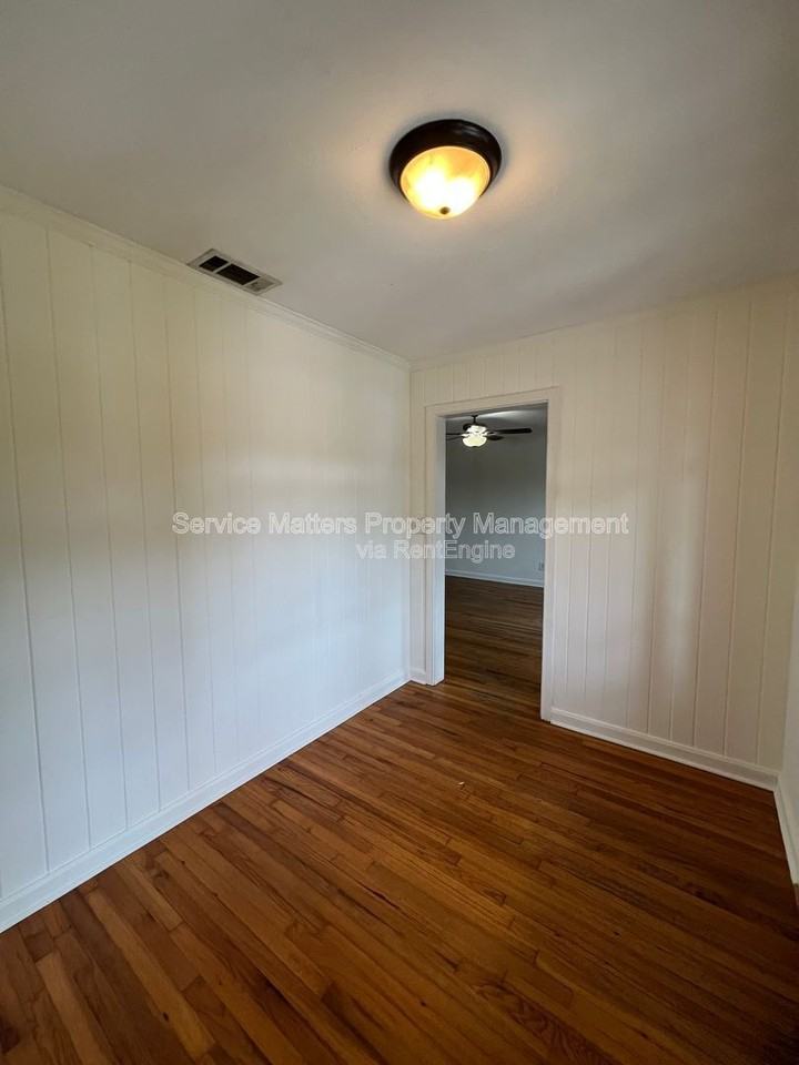 3543 Bayou Blvd - Photo 4 of 41