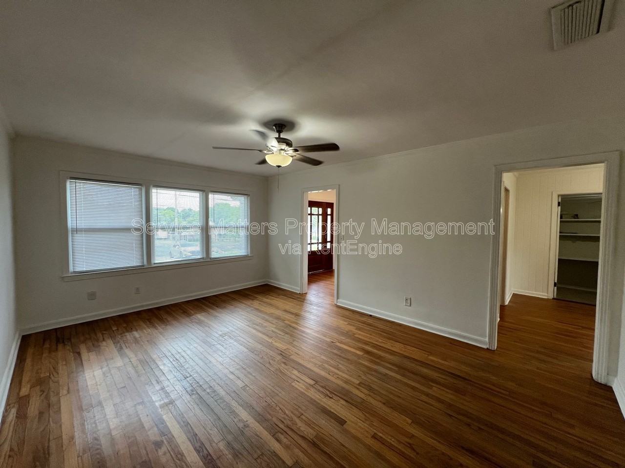 3543 Bayou Blvd - Photo 7 of 41