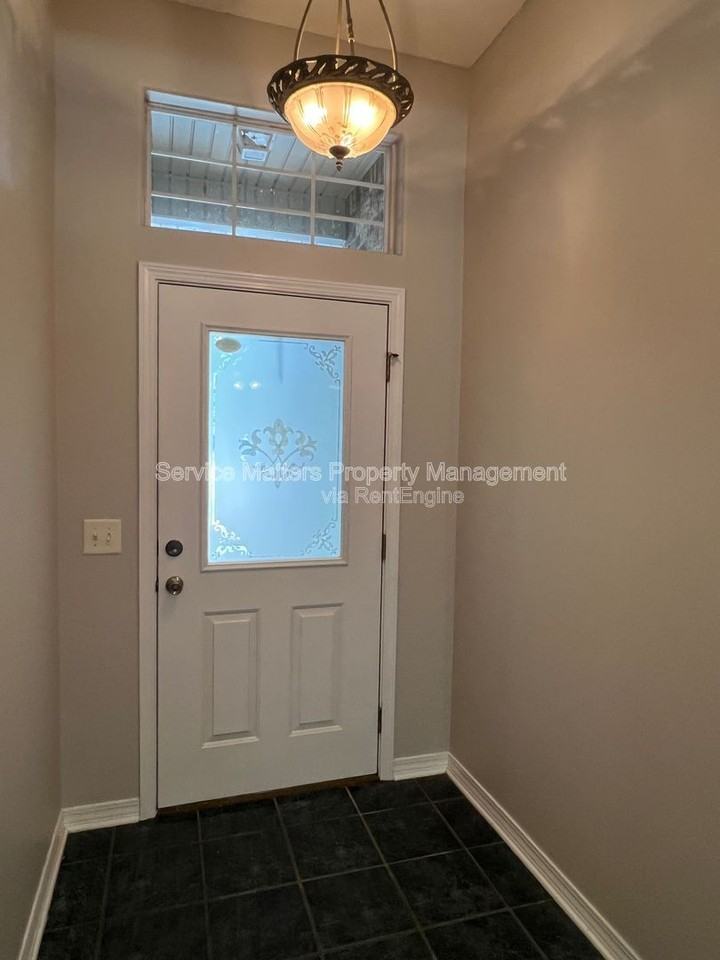 5959 Sleepy Hollow Ct - Photo 3 of 36