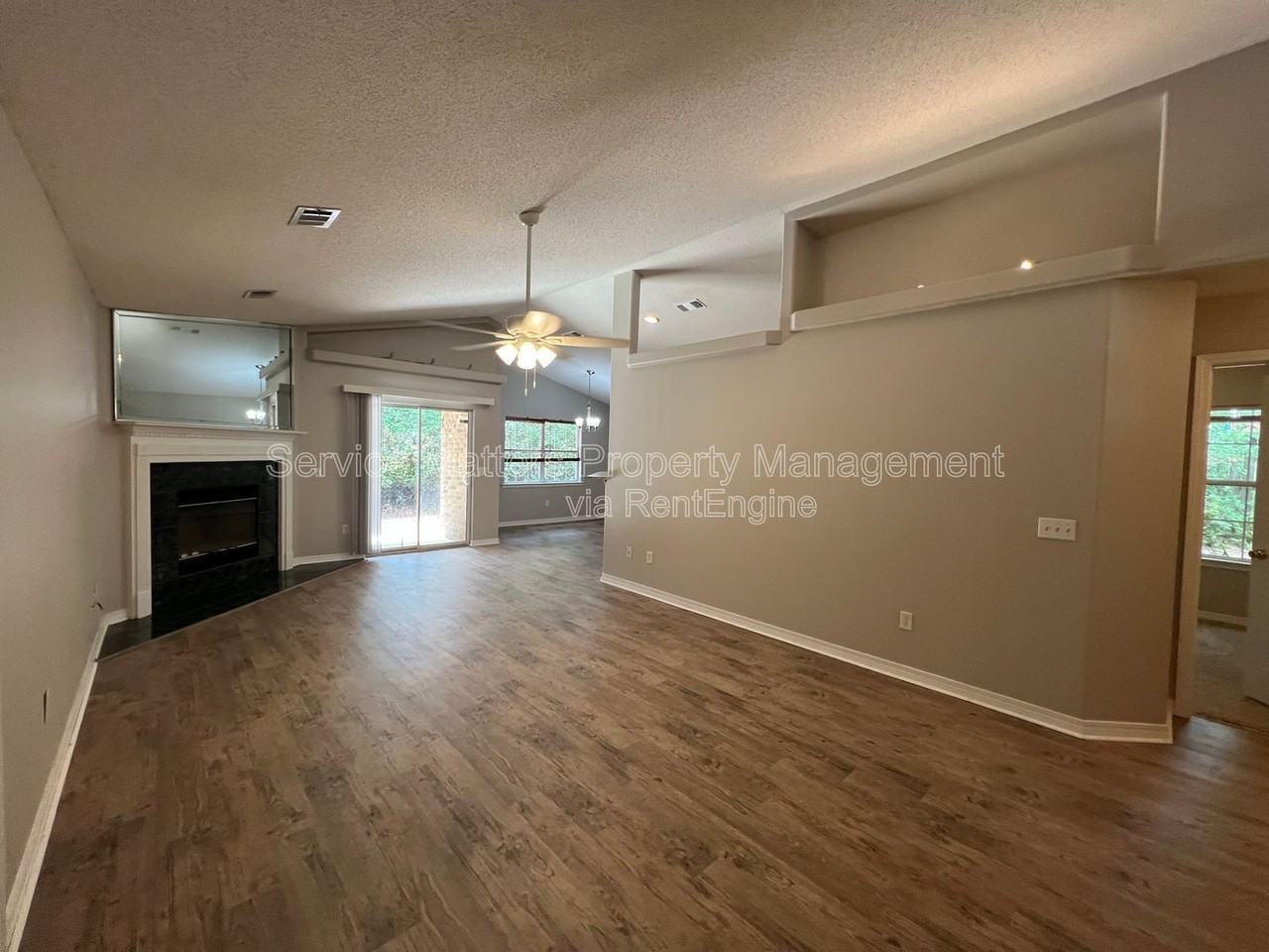 5959 Sleepy Hollow Ct - Photo 5 of 36