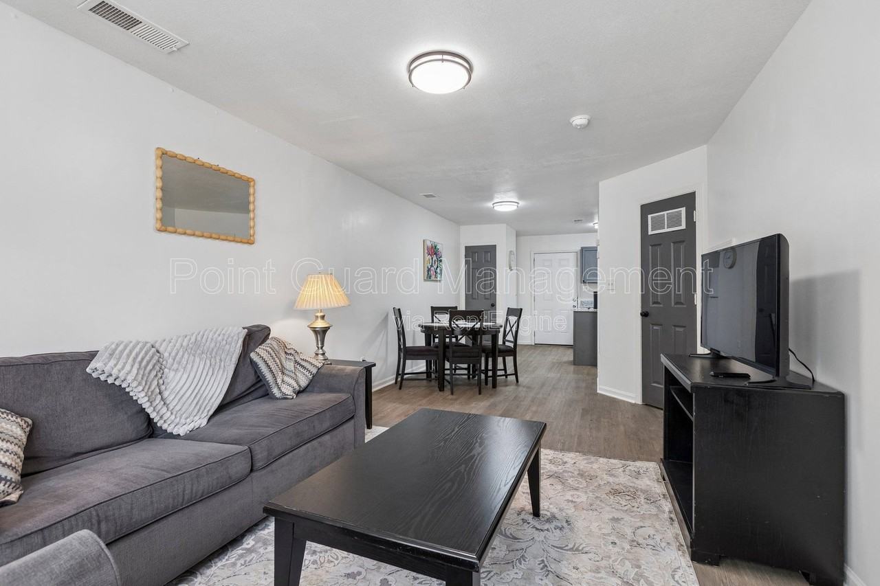 321 W South Ave #8 - Photo 3 of 44