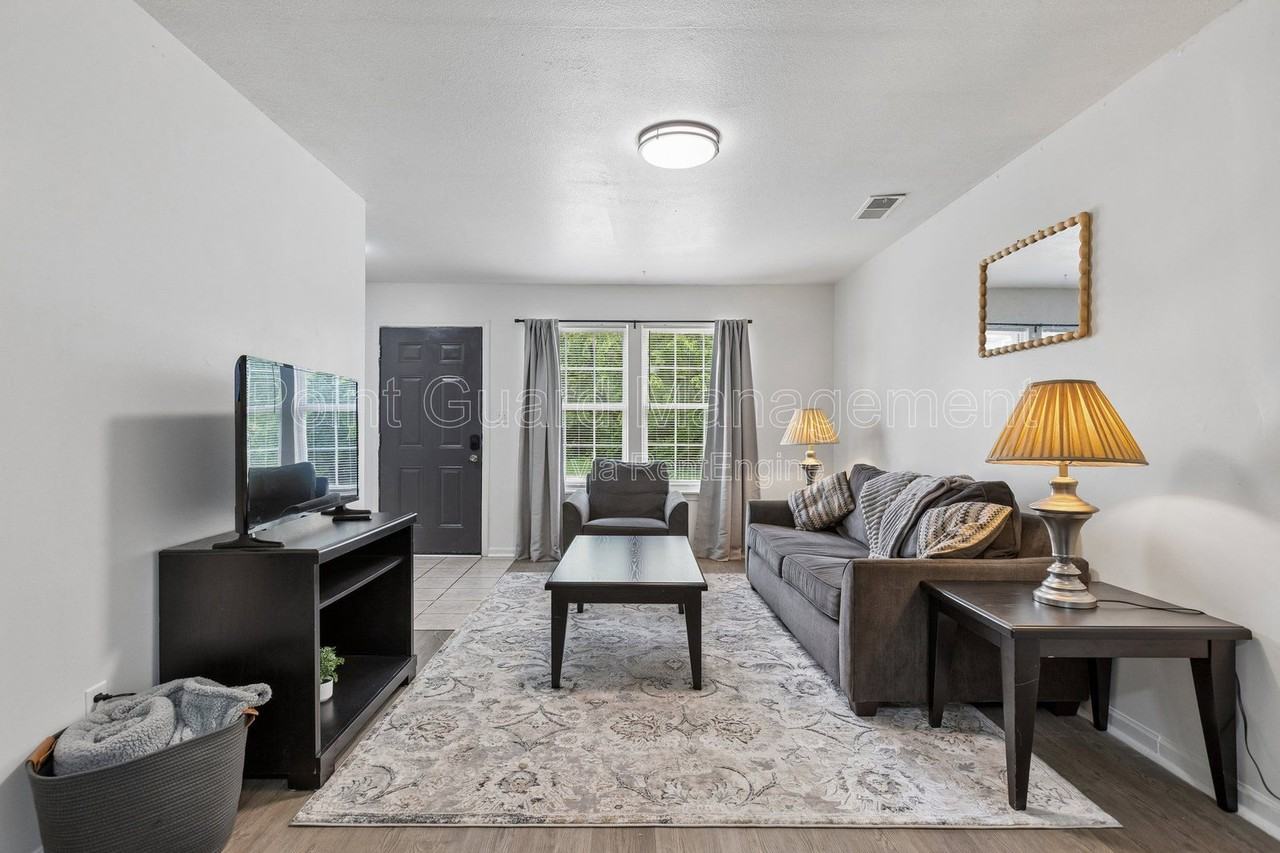 321 W South Ave #8 - Photo 4 of 44