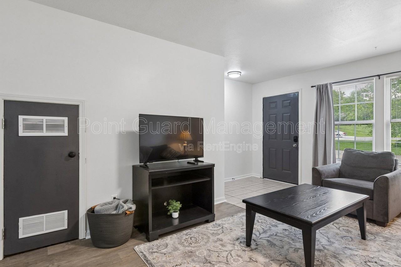 321 W South Ave #8 - Photo 7 of 44