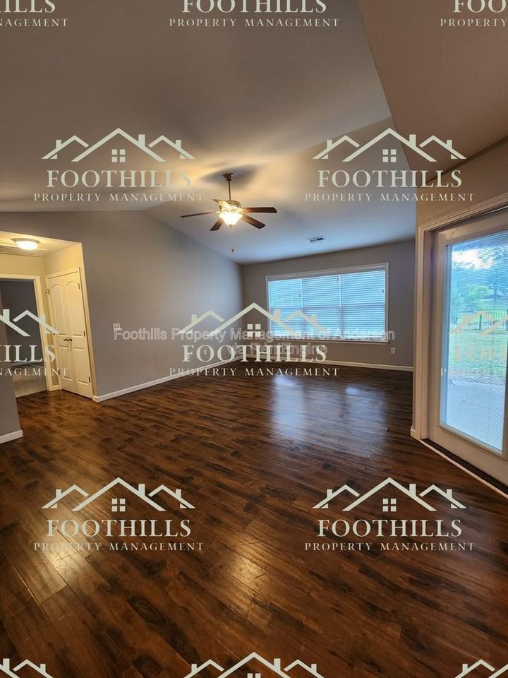 1027 Whirlaway Cir - Photo 3 of 23