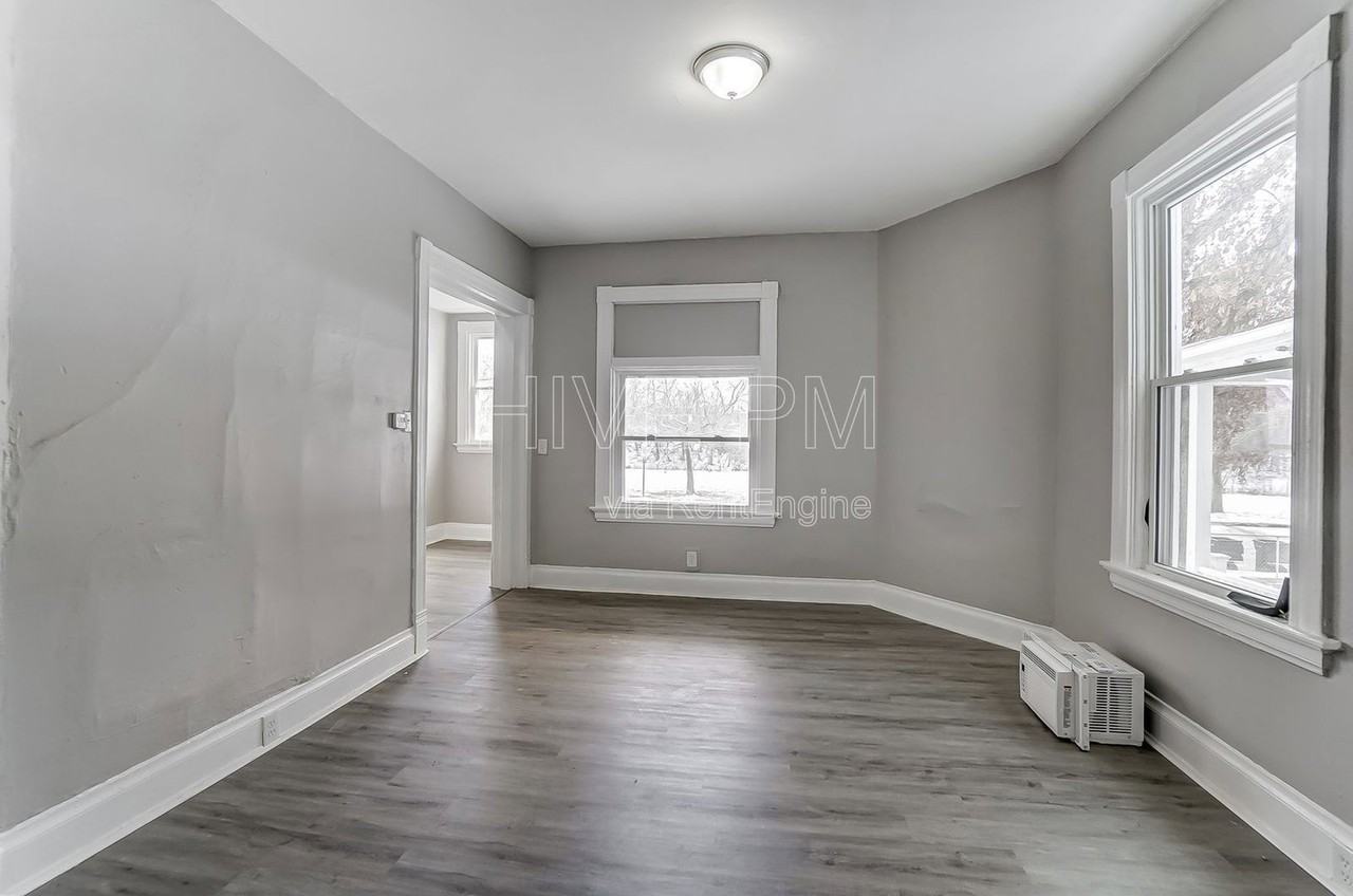 1758 Brewster Ave - Photo 6 of 37