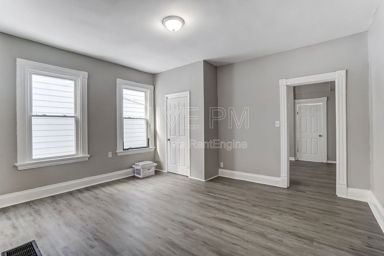 1758 Brewster Ave - Photo 7 of 37