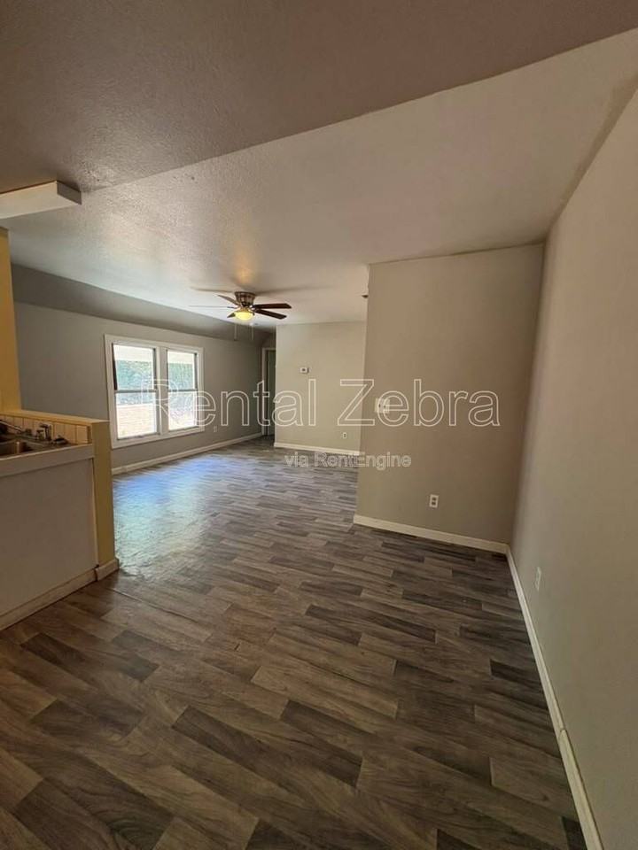 353 W 22nd St