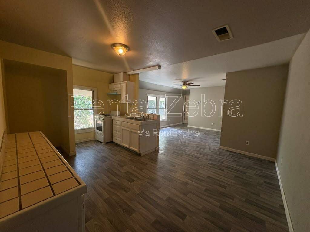 353 W 22nd St - Photo 3 of 10