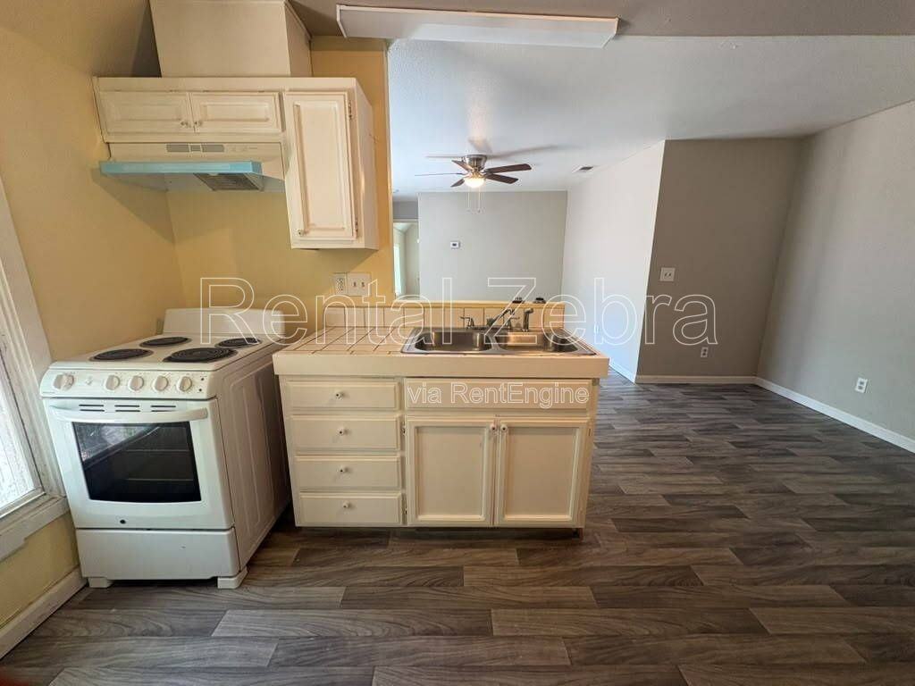 353 W 22nd St - Photo 4 of 10