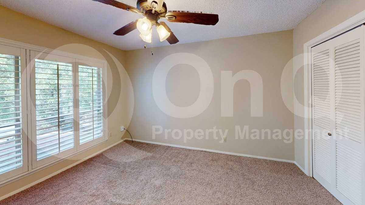 5809 Chimney Wood Cir - Photo 5 of 13