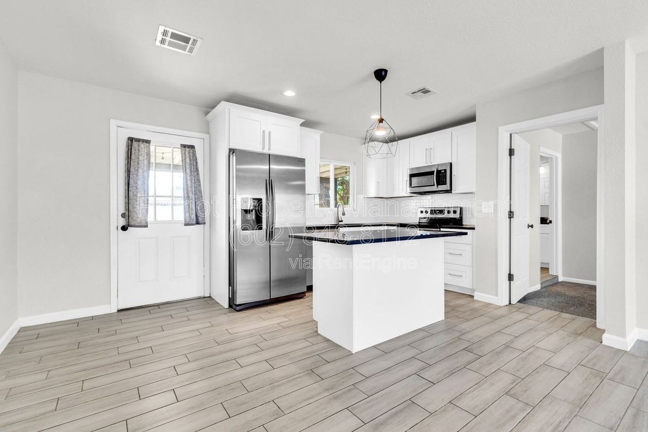 449 E Harmony Ave - Photo 2 of 37