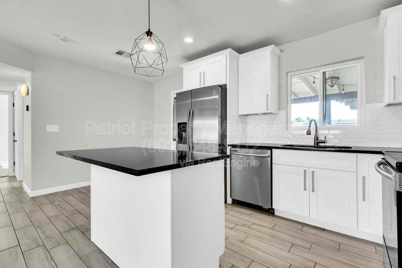 449 E Harmony Ave - Photo 3 of 37