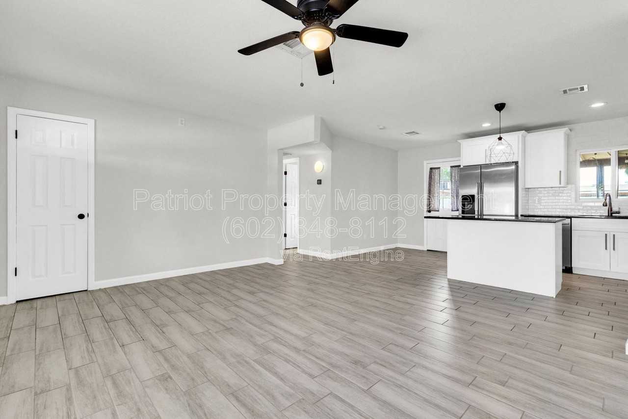 449 E Harmony Ave - Photo 7 of 37