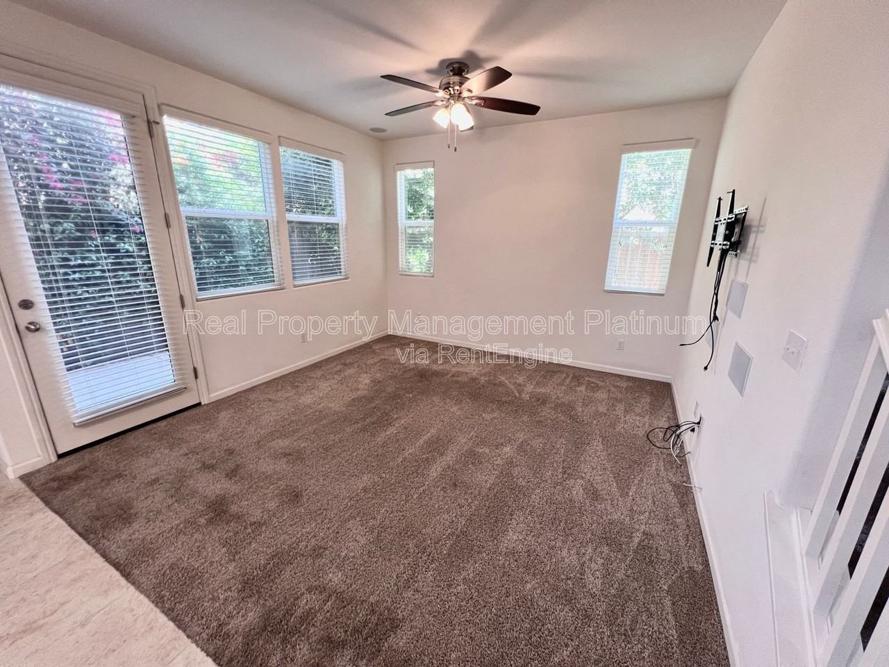 1484 Mosaic Way - Photo 5 of 18