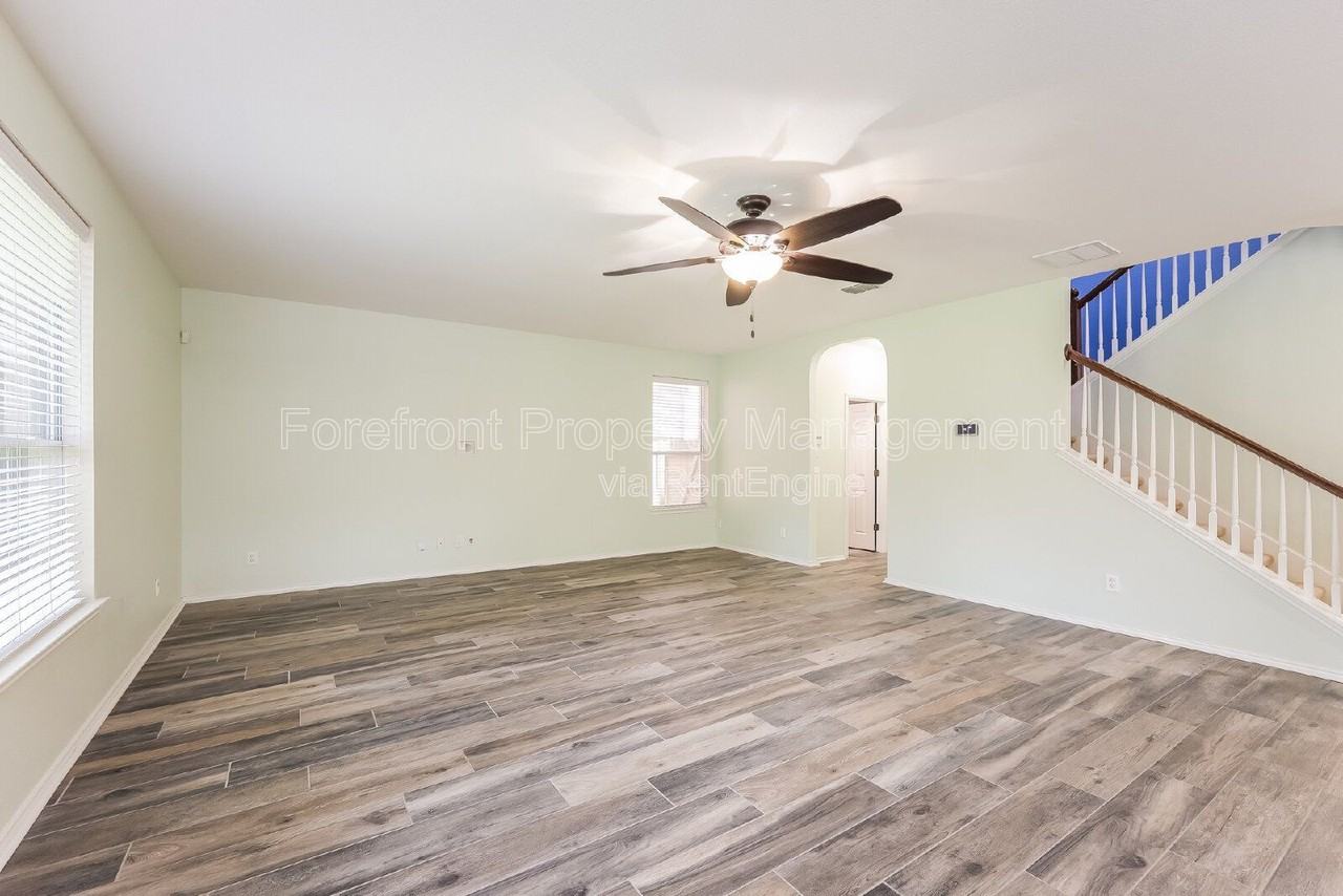 12102 Medina Ml - Photo 5 of 21