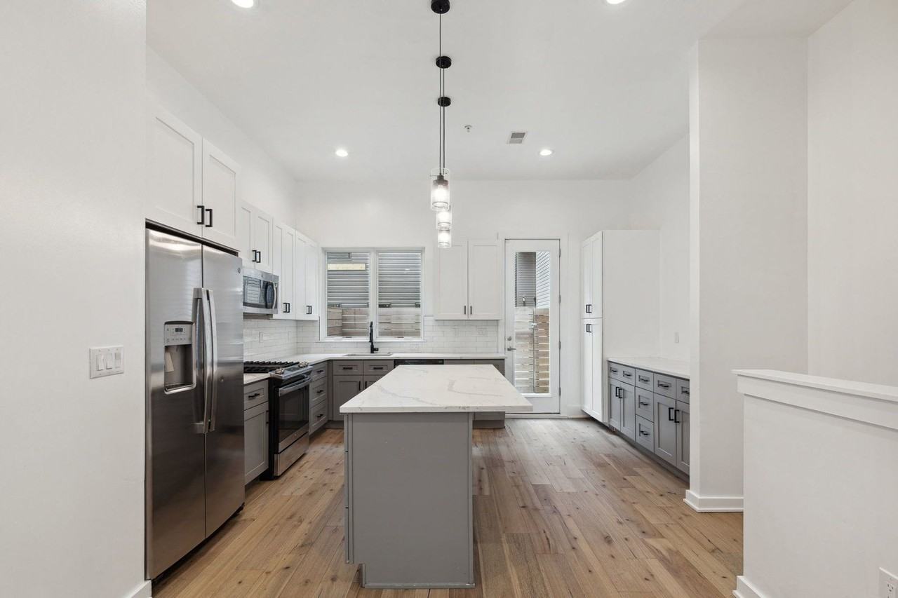 2219 N Hope St - Photo 3 of 34